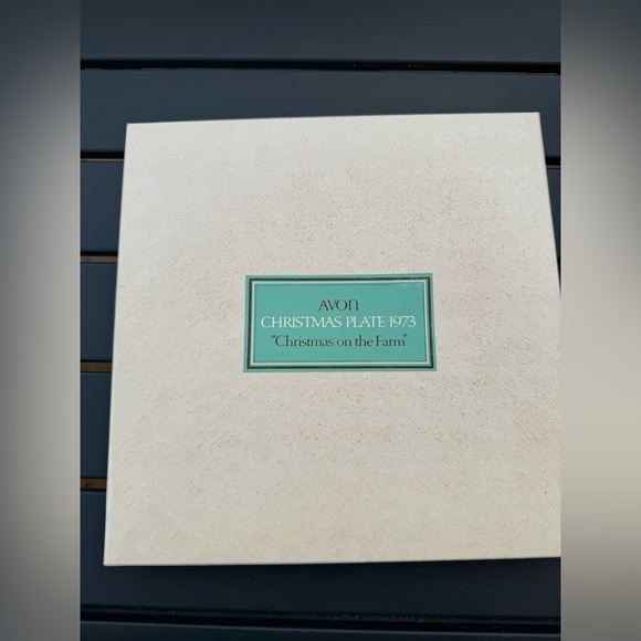 1973 "Christmas on the Farm" Avon Christmas 1st Edition Plate - Picture 4 of 6